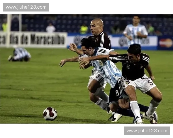 南非世界杯足球赛回顾:历史性瞬间与传奇球员的精彩表现 南非世界杯足球赛回顾:历史性瞬间与传奇球员的精彩表现